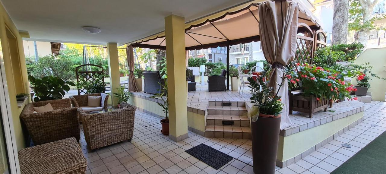 Hotel Beppe Rimini Kültér fotó