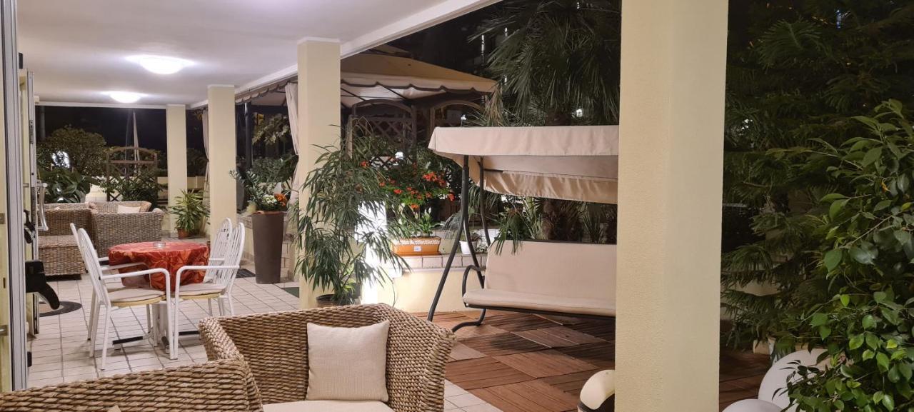 Hotel Beppe Rimini Kültér fotó