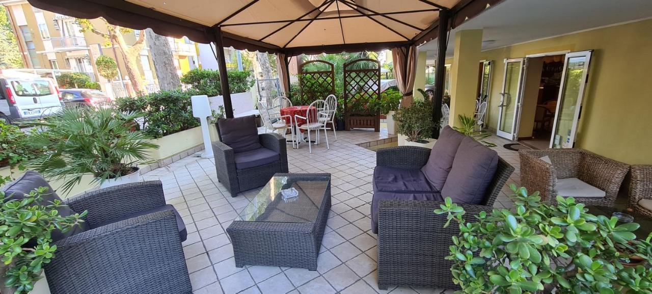 Hotel Beppe Rimini Kültér fotó