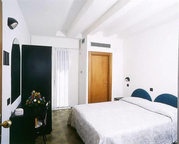 Hotel Beppe Rimini Kültér fotó