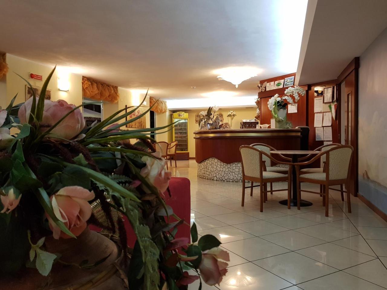 Hotel Beppe Rimini Kültér fotó